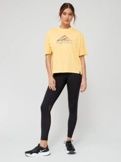 Nike Dri-FIT Trail Short Sleeve Tee - Yellow -Sport Sphere VHGG3 SQ3 0000000076 YELLOW MDo