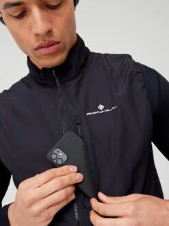 Ronhill Men's Ronhill Core Running Gilet - Black -Sport Sphere VHSTQ SQ4 0000000004 BLACK MDd